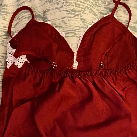 Red silky pajama set - Picture 4 of 5